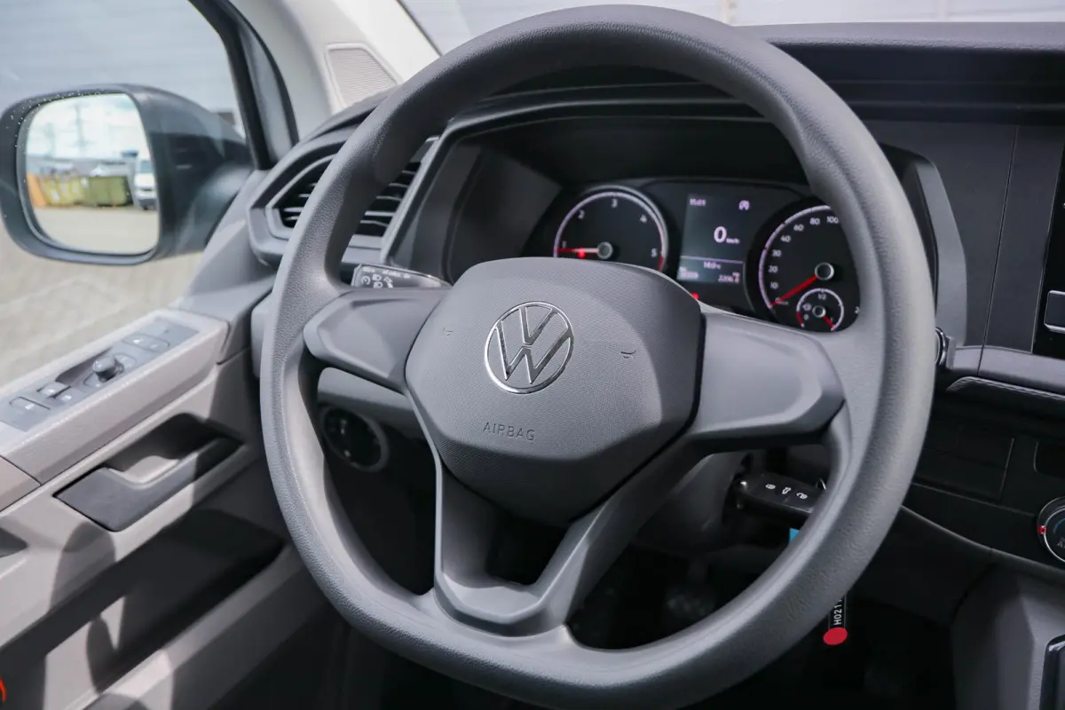 2.0 TDI 110pk L2H1 DC 28 Comfortline | App-Connect Navigatie | Cruise Control | Achteruitrijcamera | Trekhaak | 17"Lichtmetalen Velgen