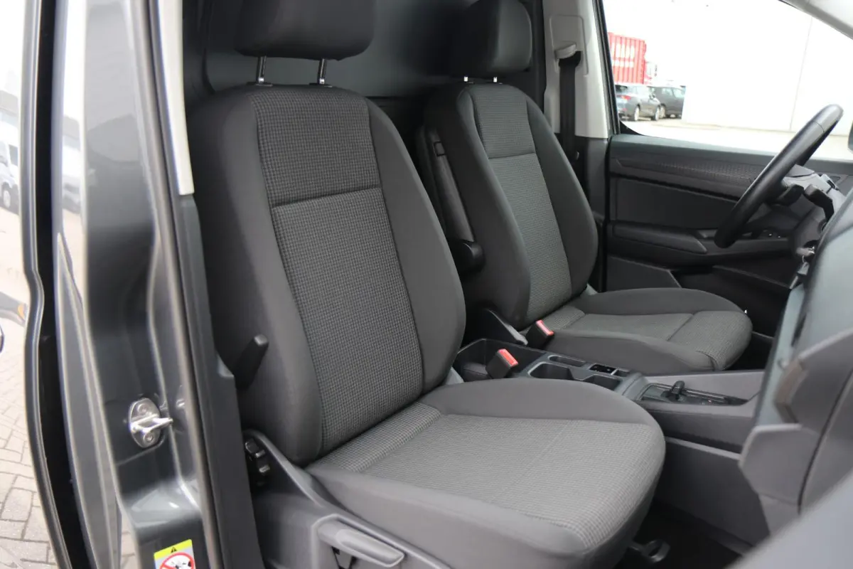 2.0 TDI 122pk DSG Maxi | App Connect | Cruise Control | Achteruitrijcamera | 16" Lichtmetalen Velgen | Airco