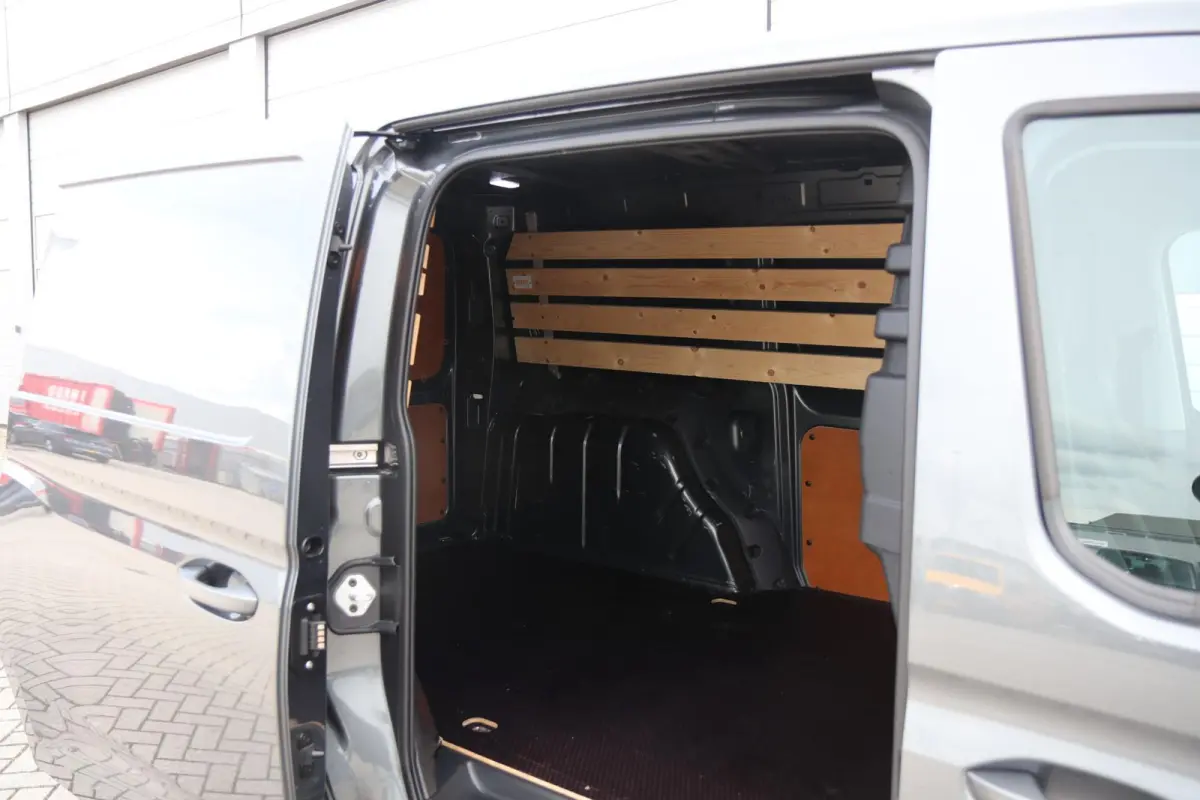 2.0 TDI 122pk DSG Maxi | App Connect | Cruise Control | Achteruitrijcamera | 16" Lichtmetalen Velgen | Airco