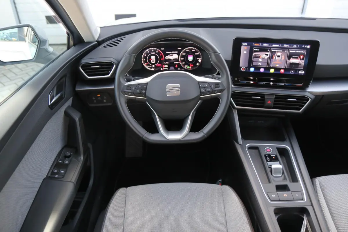 1.0 eTSI 110pk DSG Style Business Intense | Trekhaak | Camera | Adaptieve Cruise | Navigatie