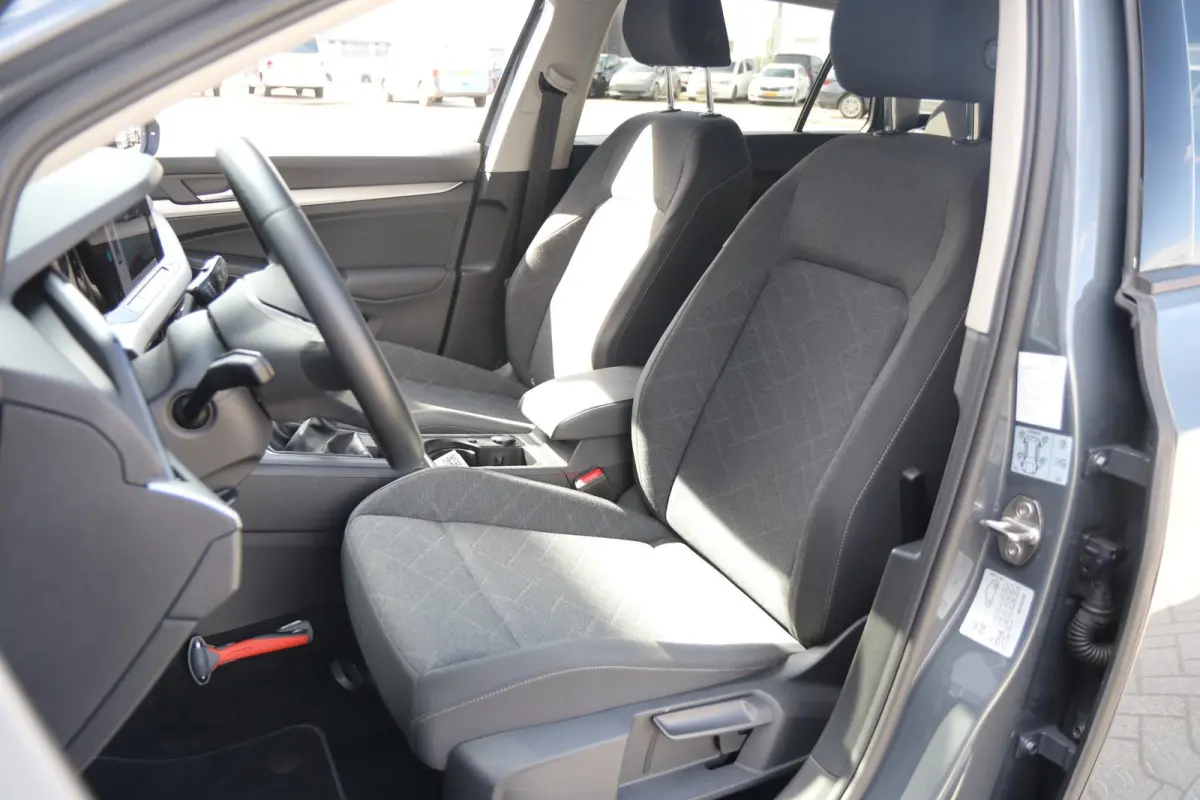 1.0 TSI 110pk Life | Navigatie | Getint Glas | Camera | Adaptive Cruise | DAB