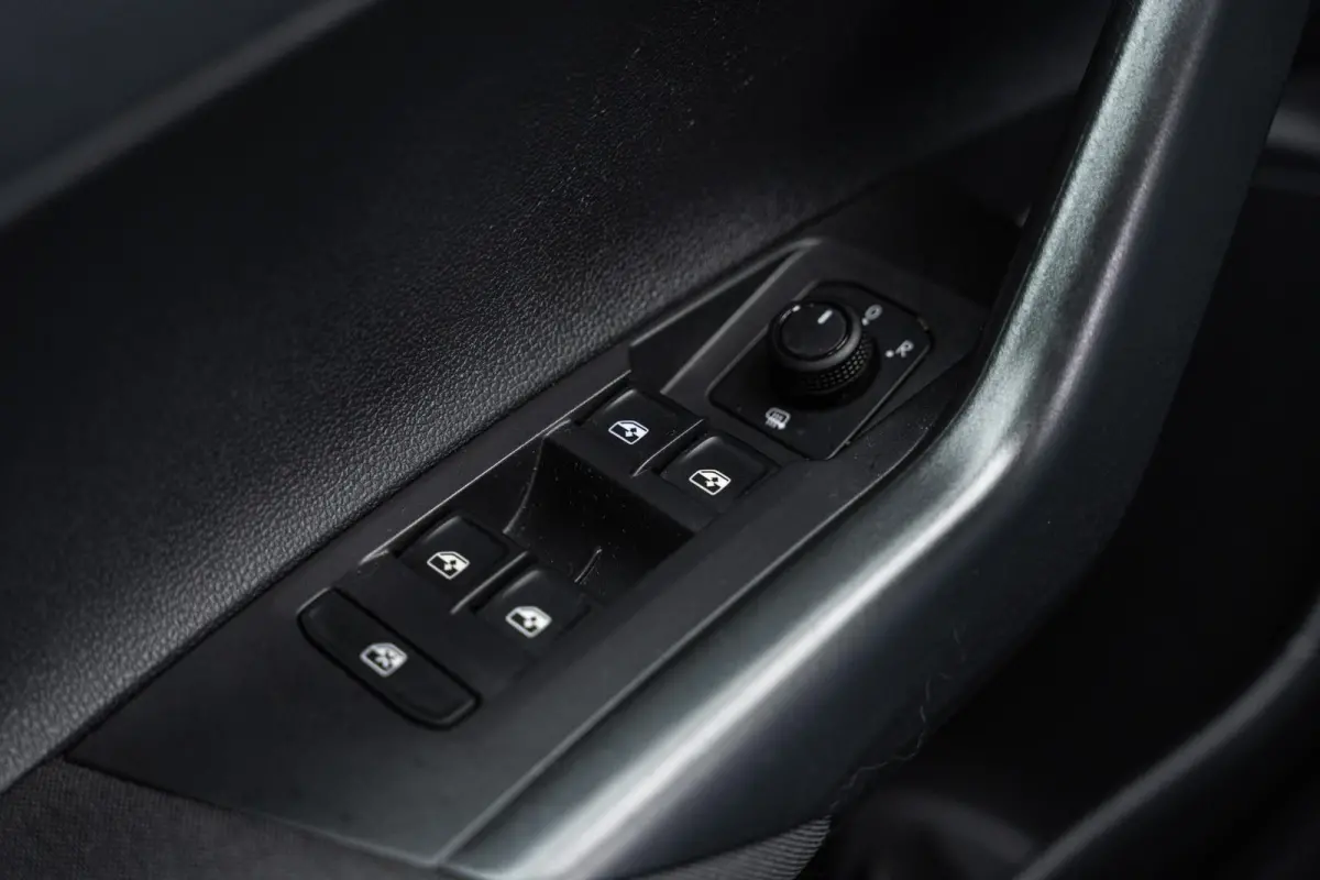 1.0 TSI 95pk Life | App Connect | Parkeersensoren | LED Verlichting | Adaptieve Cruise