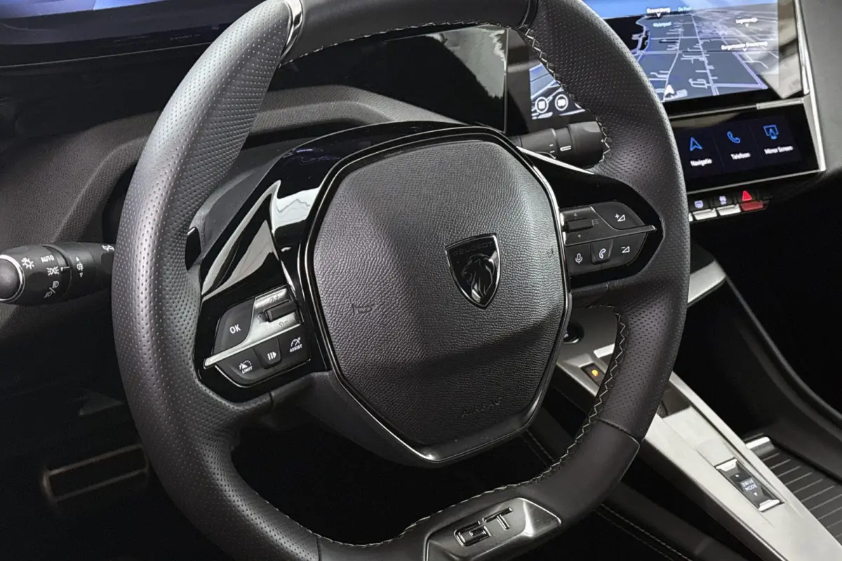 1.6 HYbrid 225 EAT8 GT FOCAL Alcantara Massage 360 Camera