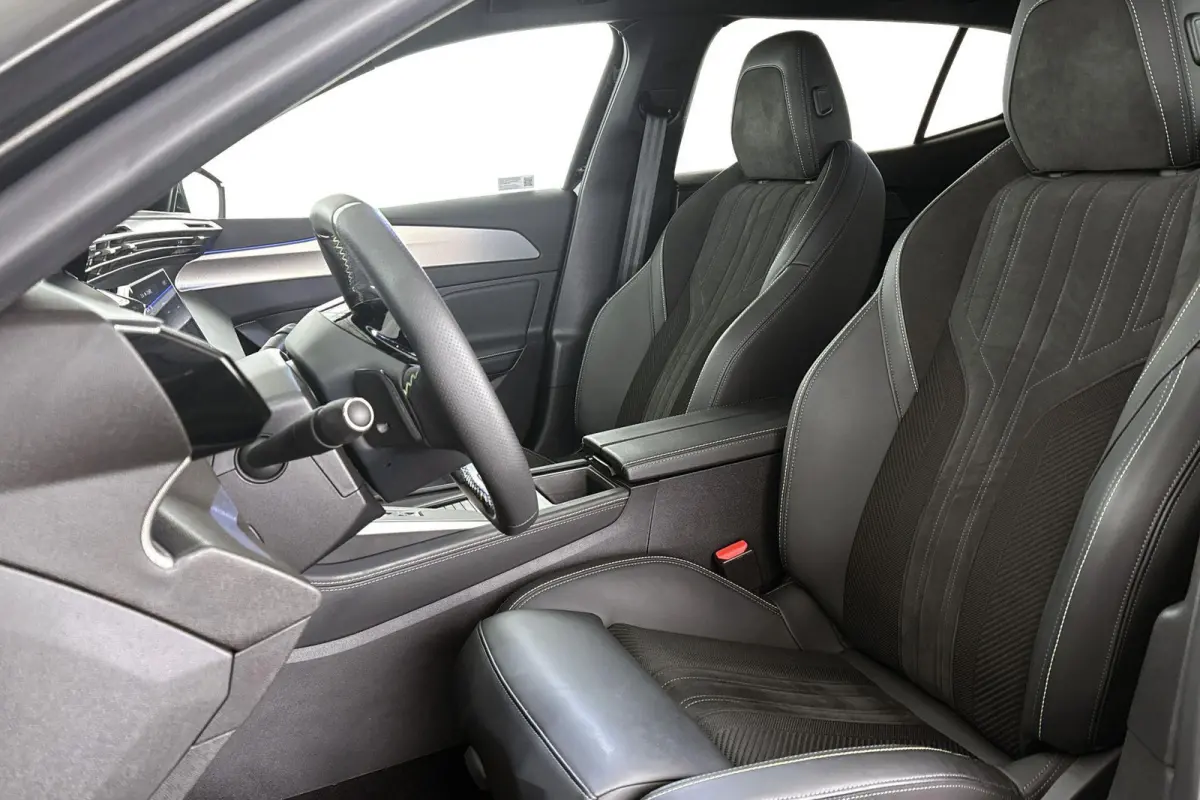 1.6 HYbrid 225 EAT8 GT FOCAL Alcantara Massage 360 Camera