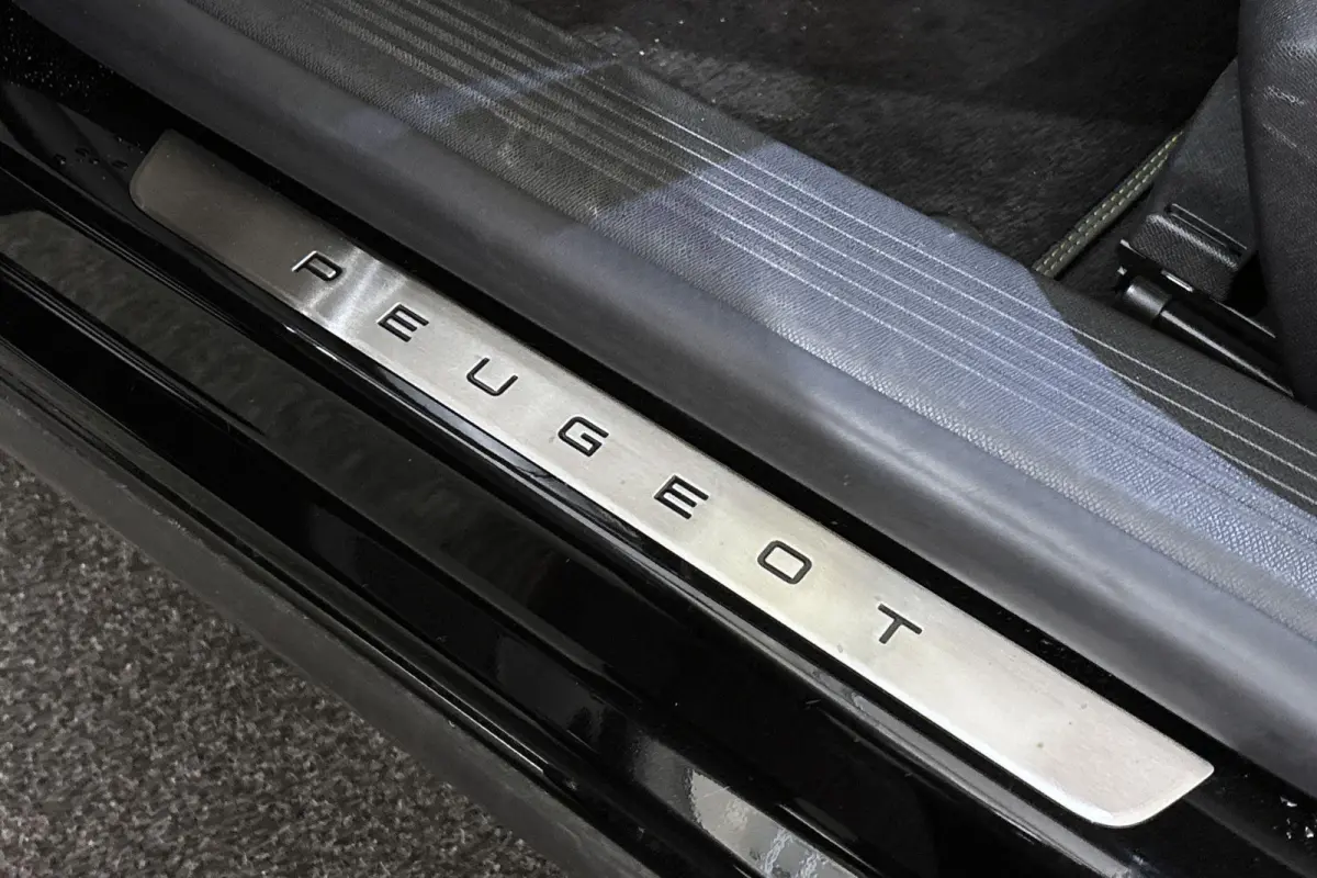 1.6 HYbrid 225 EAT8 GT FOCAL Alcantara Massage 360 Camera