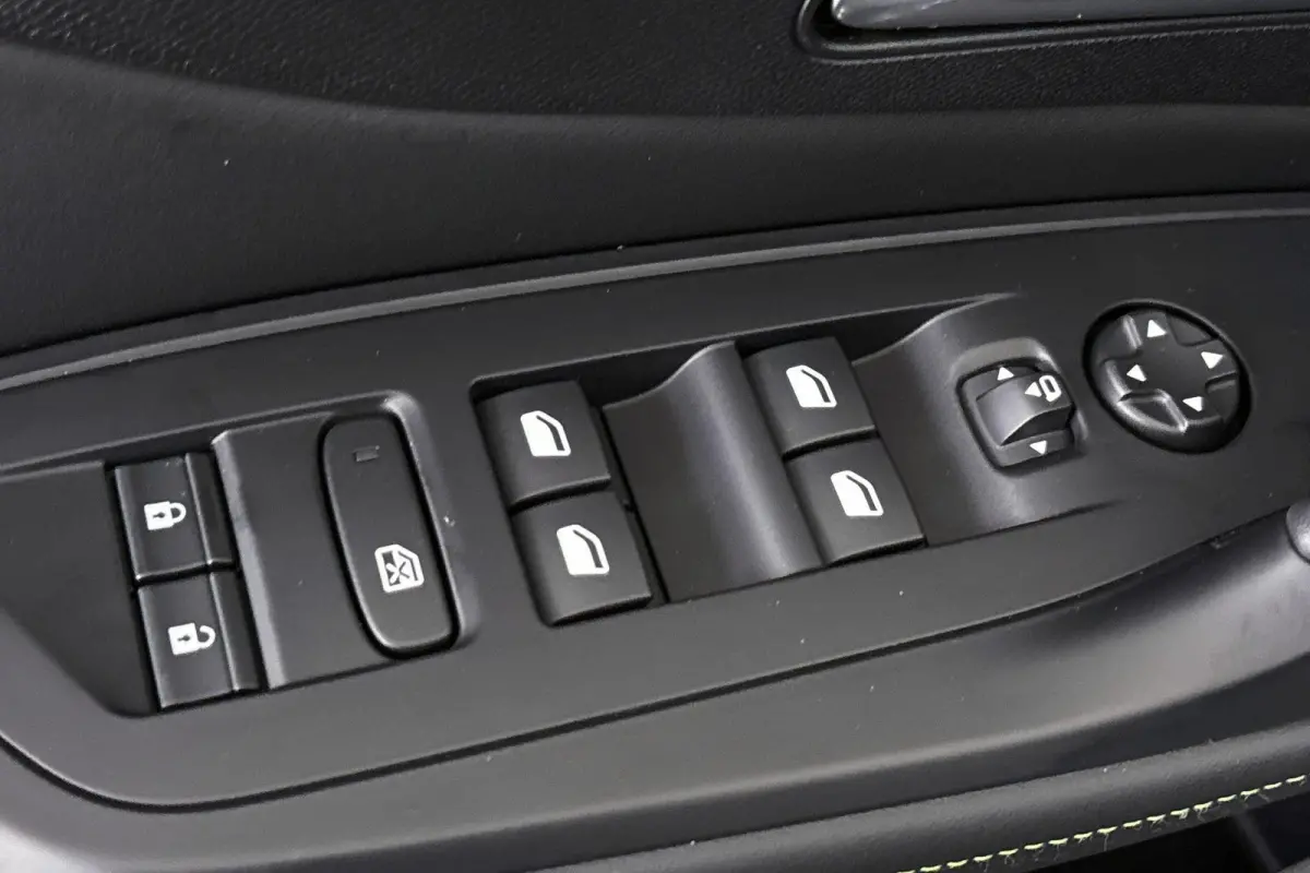 1.6 HYbrid 225 EAT8 GT FOCAL Alcantara Massage 360 Camera