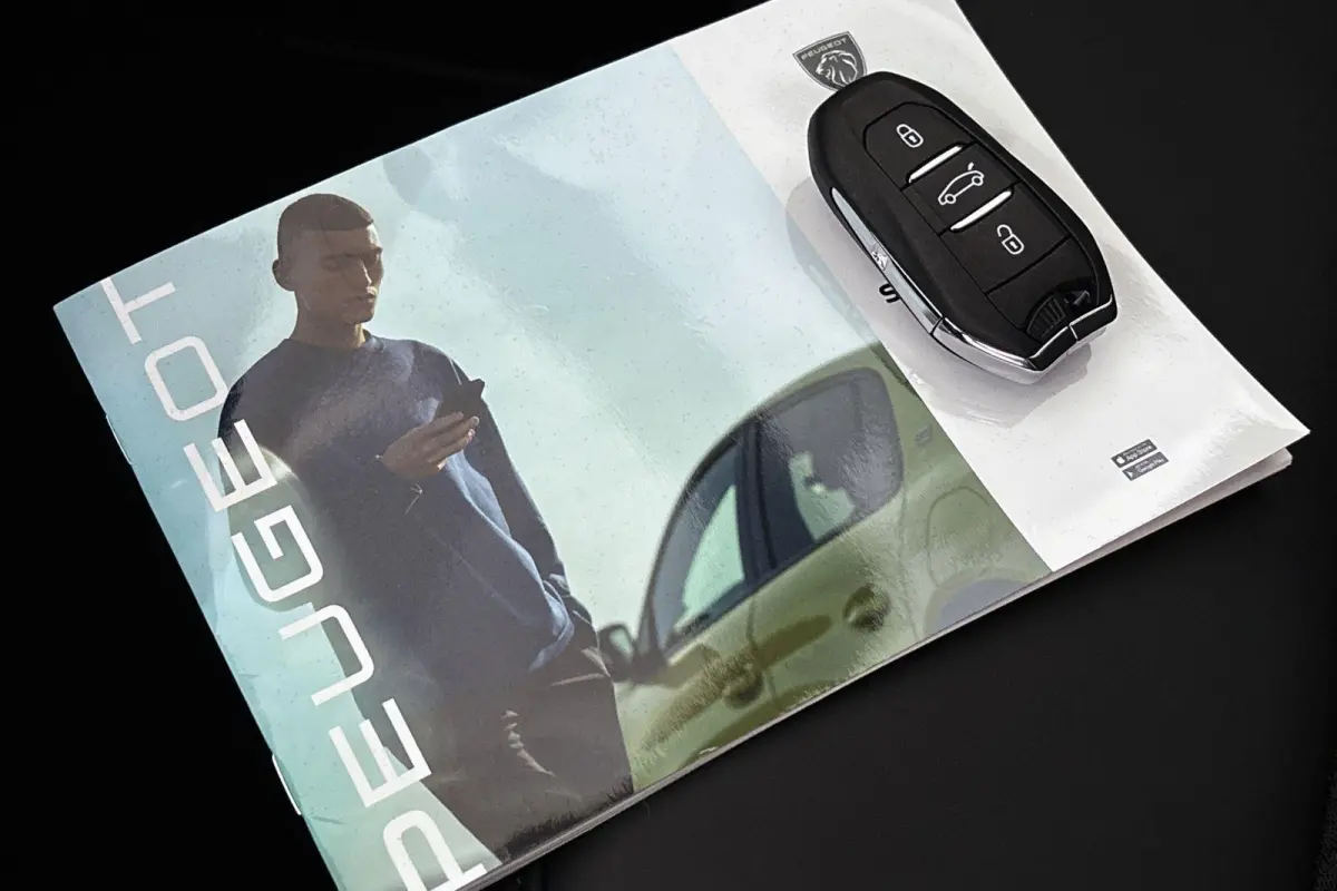 1.6 HYbrid 225 EAT8 GT FOCAL Alcantara Massage 360 Camera