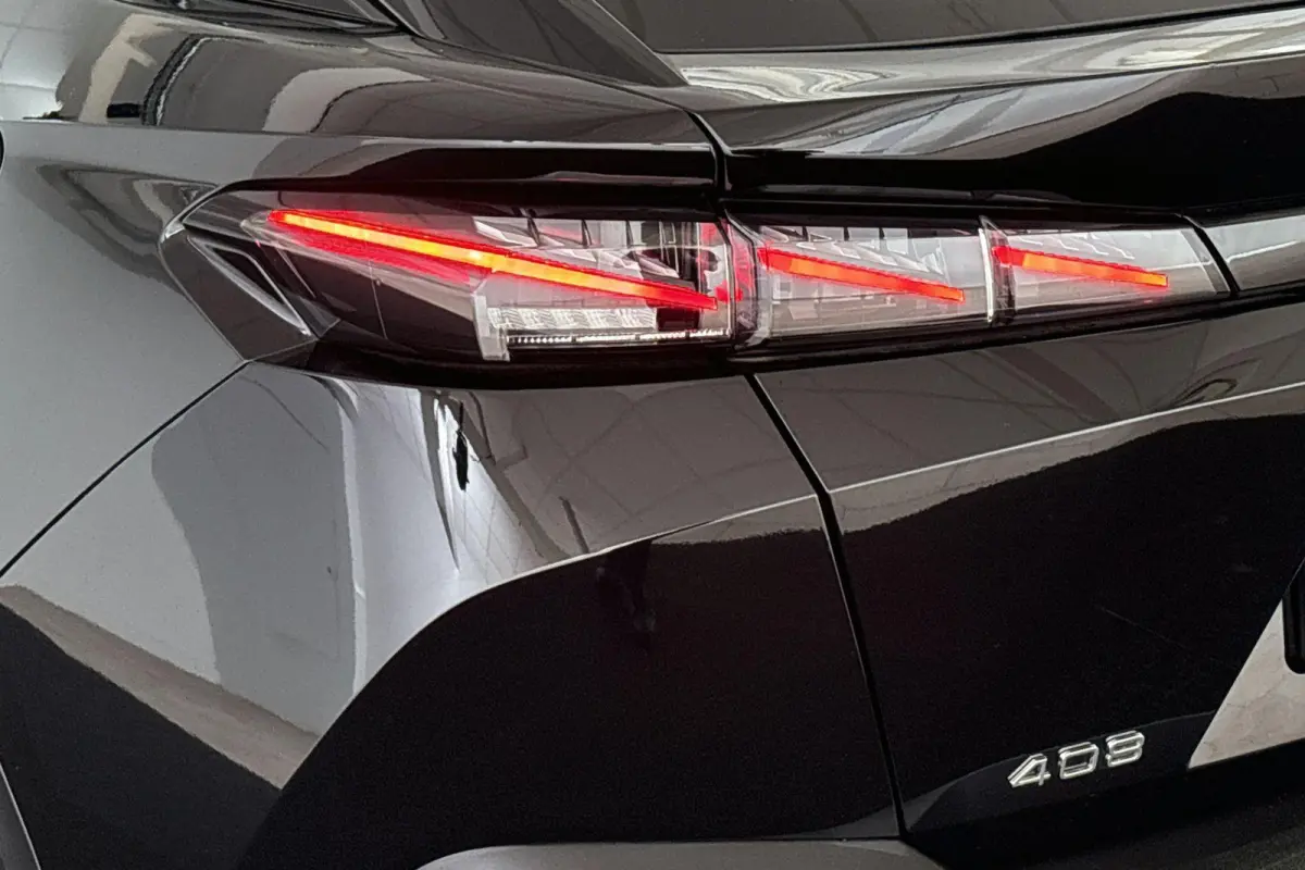 1.6 HYbrid 225 EAT8 GT FOCAL Alcantara Massage 360 Camera