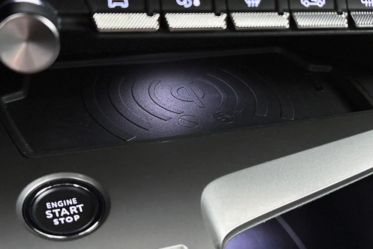 1.6 HYbrid 225 EAT8 GT FOCAL Alcantara Massage 360 Camera
