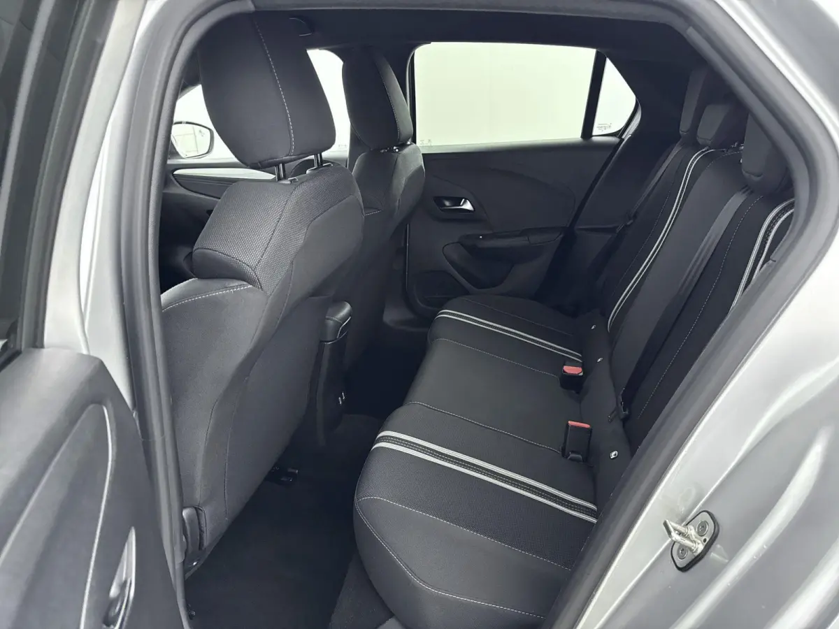 1.2 110pk Hybrid GS | Digitale cockpit | Lichtmetalen velgen | Climate control | Extra getinte ramen achter | Dodehoeksysteem |