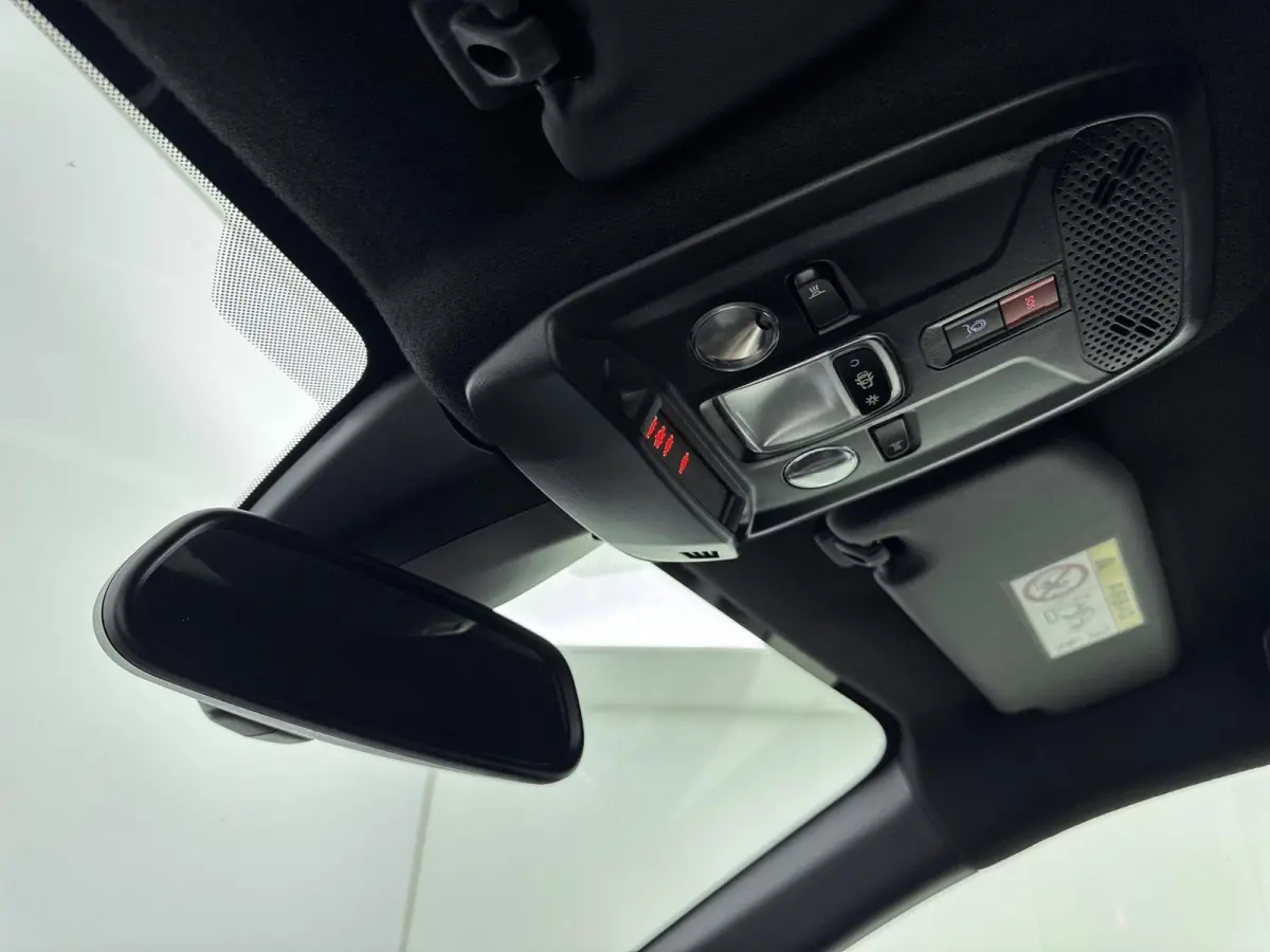 1.2 110pk Hybrid GS | Digitale cockpit | Lichtmetalen velgen | Climate control | Extra getinte ramen achter | Dodehoeksysteem |
