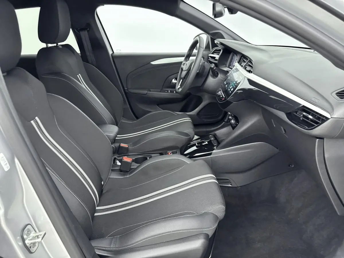 1.2 110pk Hybrid GS | Digitale cockpit | Lichtmetalen velgen | Climate control | Extra getinte ramen achter | Dodehoeksysteem |