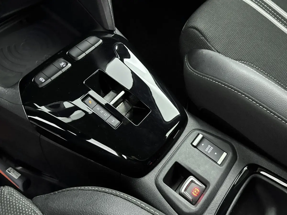1.2 110pk Hybrid GS | Digitale cockpit | Lichtmetalen velgen | Climate control | Extra getinte ramen achter | Dodehoeksysteem |