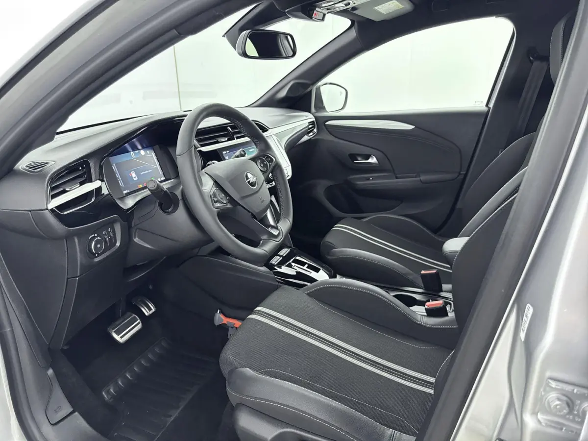 1.2 110pk Hybrid GS | Digitale cockpit | Lichtmetalen velgen | Climate control | Extra getinte ramen achter | Dodehoeksysteem |