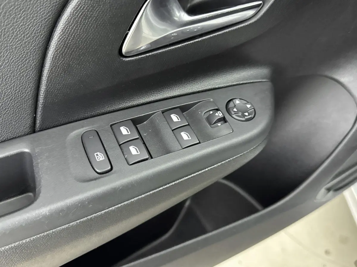 1.2 110pk Hybrid GS | Digitale cockpit | Lichtmetalen velgen | Climate control | Extra getinte ramen achter | Dodehoeksysteem |