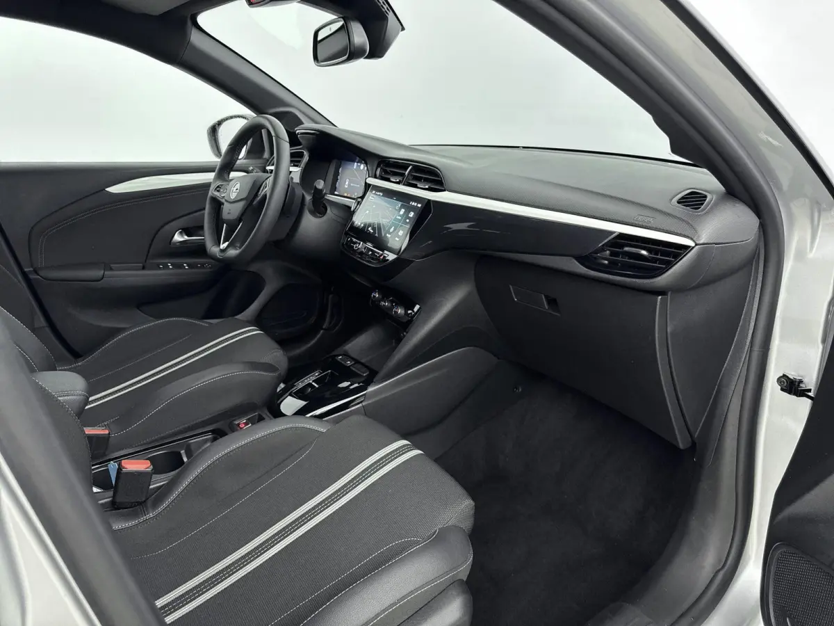 1.2 110pk Hybrid GS | Digitale cockpit | Lichtmetalen velgen | Climate control | Extra getinte ramen achter | Dodehoeksysteem |