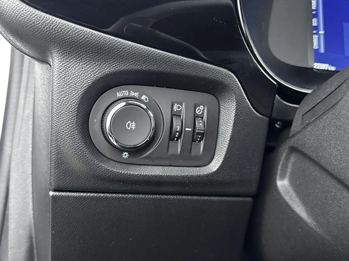 1.2 110pk Hybrid GS | Digitale cockpit | Lichtmetalen velgen | Climate control | Extra getinte ramen achter | Dodehoeksysteem |