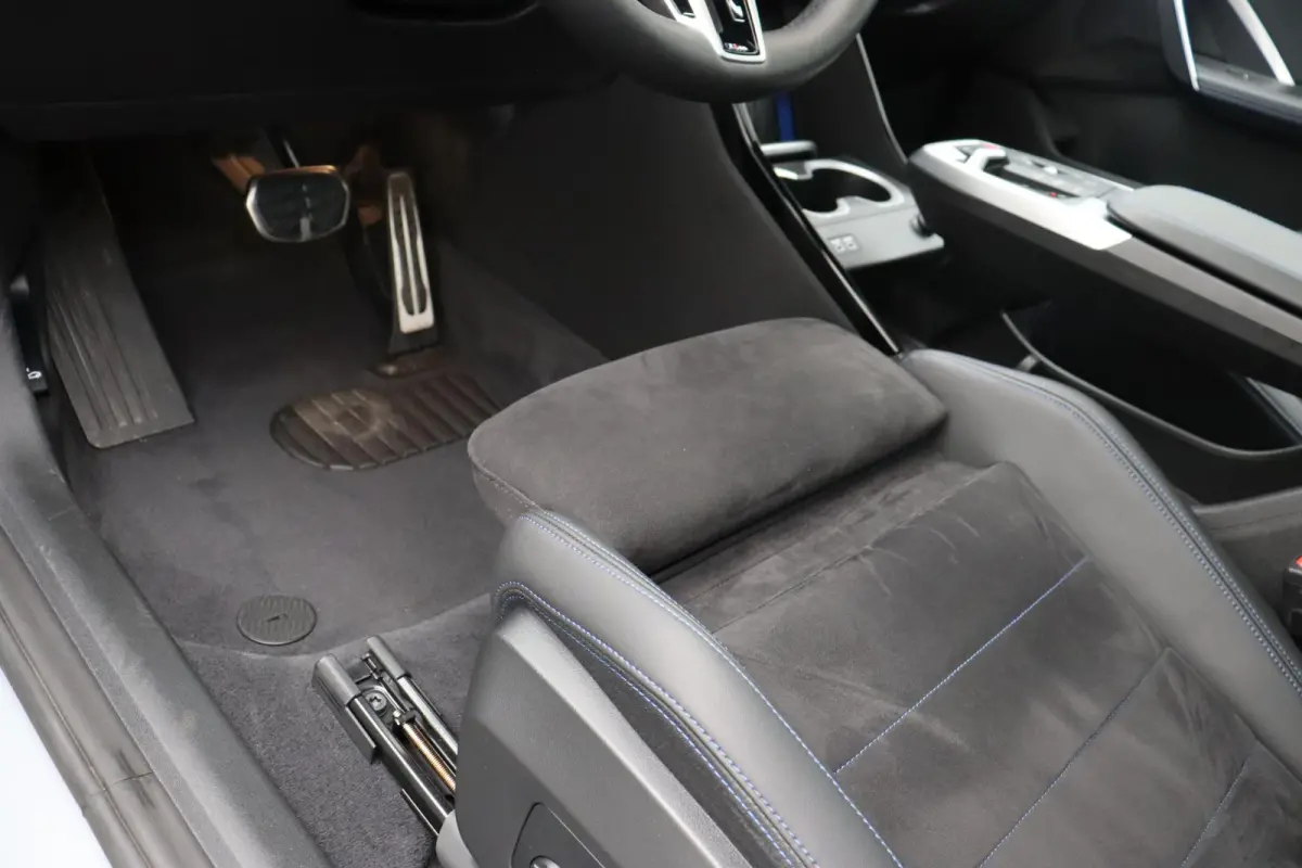 sDrive20i M Sportpakket Pro | Premium Pack | Comfort Pack | Stuurwielrand Verwarmd | Panoramadak | Elektrisch Verstelbare Sportstoelen | Harman Kardon | 19''