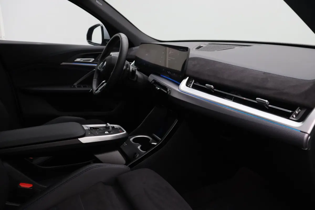 sDrive20i M Sportpakket Pro | Premium Pack | Comfort Pack | Stuurwielrand Verwarmd | Panoramadak | Elektrisch Verstelbare Sportstoelen | Harman Kardon | 19''