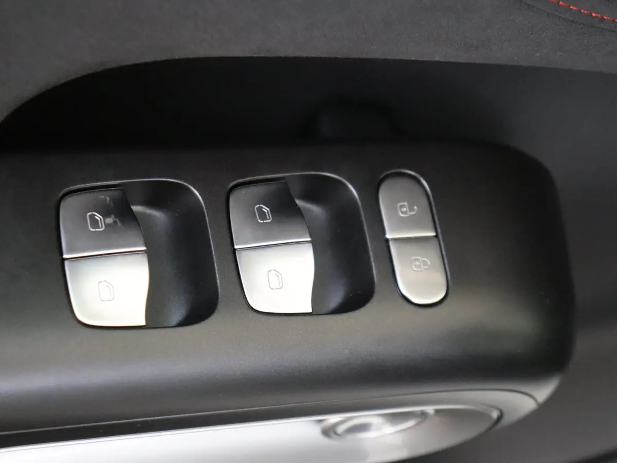 Brabus 100 kWh / Memory-Stoelen / 360Graden-Camera / Smartphone-Intergratie /