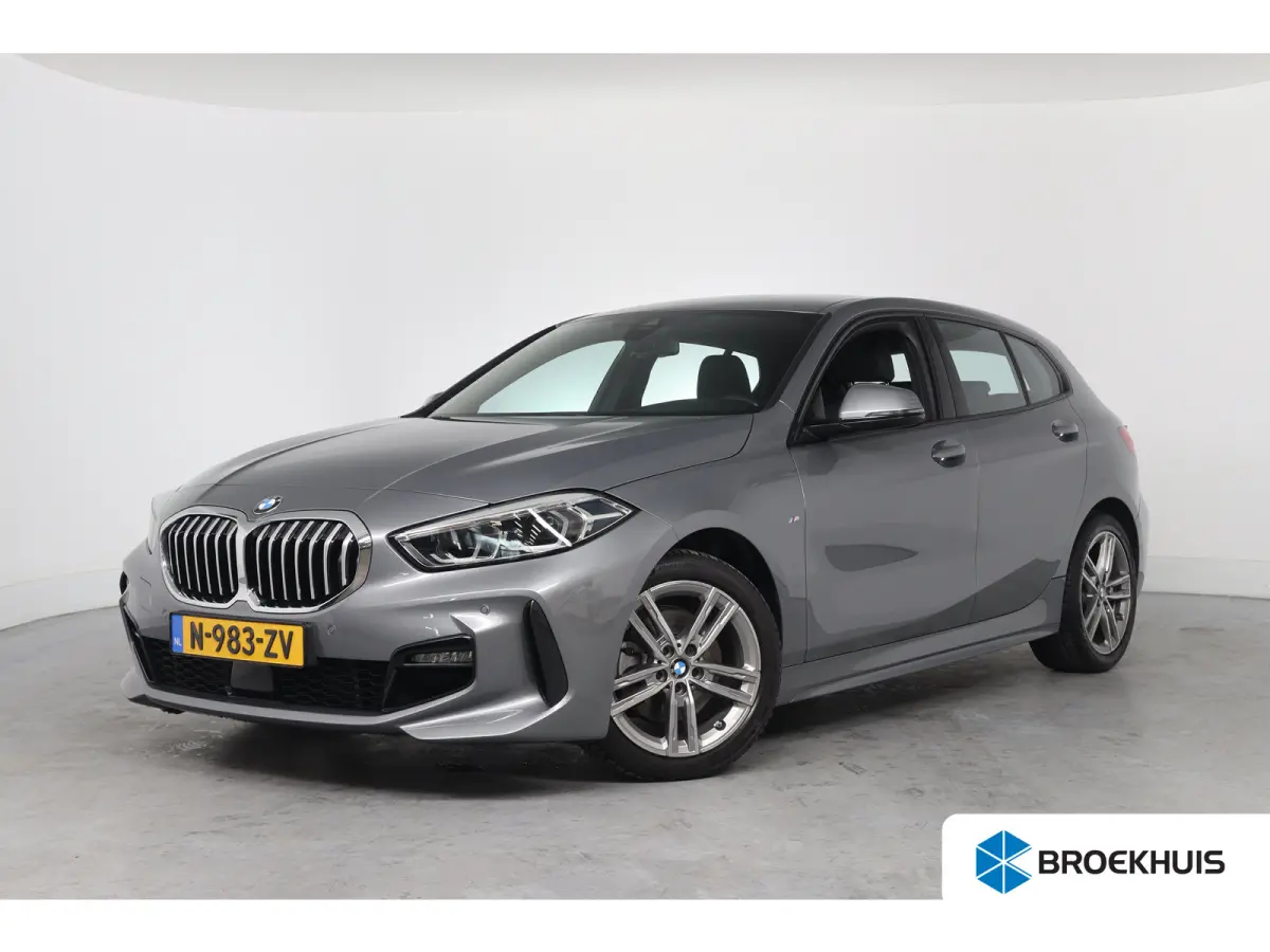 118i Business Edition M Sport | 1e Eigenaar! | Dealer Onderhouden! | Sportstoelen | LED | Clima | Navi | Half Leder | Keyless | Lichtmetalen Velgen | Parkeersensoren V+A