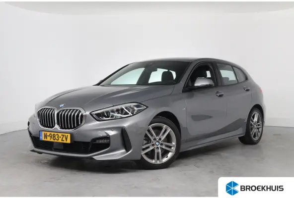 118i Business Edition M Sport | 1e Eigenaar! | Dealer Onderhouden! | Sportstoelen | LED | Clima | Navi | Half Leder | Keyless | Lichtmetalen Velgen | Parkeersensoren V+A