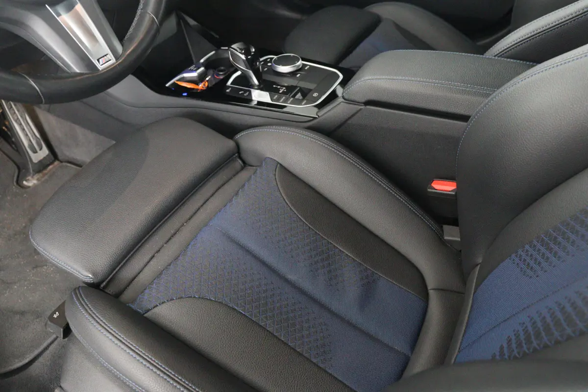 118i Business Edition M Sport | 1e Eigenaar! | Dealer Onderhouden! | Sportstoelen | LED | Clima | Navi | Half Leder | Keyless | Lichtmetalen Velgen | Parkeersensoren V+A