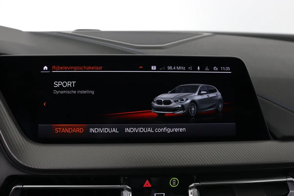 118i Business Edition M Sport | 1e Eigenaar! | Dealer Onderhouden! | Sportstoelen | LED | Clima | Navi | Half Leder | Keyless | Lichtmetalen Velgen | Parkeersensoren V+A