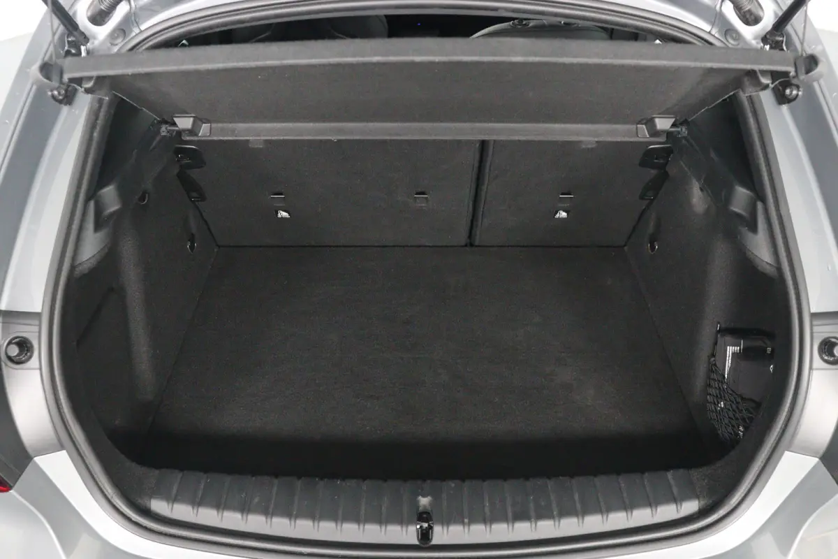 118i Business Edition M Sport | 1e Eigenaar! | Dealer Onderhouden! | Sportstoelen | LED | Clima | Navi | Half Leder | Keyless | Lichtmetalen Velgen | Parkeersensoren V+A