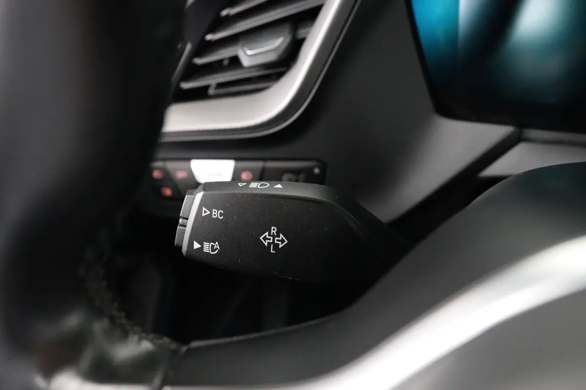 118i Business Edition M Sport | 1e Eigenaar! | Dealer Onderhouden! | Sportstoelen | LED | Clima | Navi | Half Leder | Keyless | Lichtmetalen Velgen | Parkeersensoren V+A