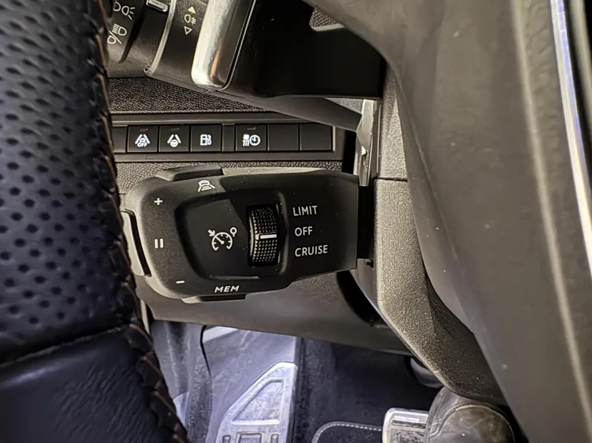 1.6 PHEV HYbrid 225 GT|Massage|360|FOCAL|19 inch|Memory|Carplay|Navi|PDC|ACC|Side assist|Lane Assist|