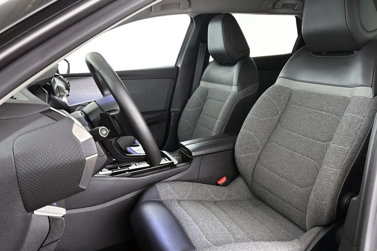 1.6 Plug-in Hybrid 225 Feel Stoelverwarming Adaptieve Cruise Control