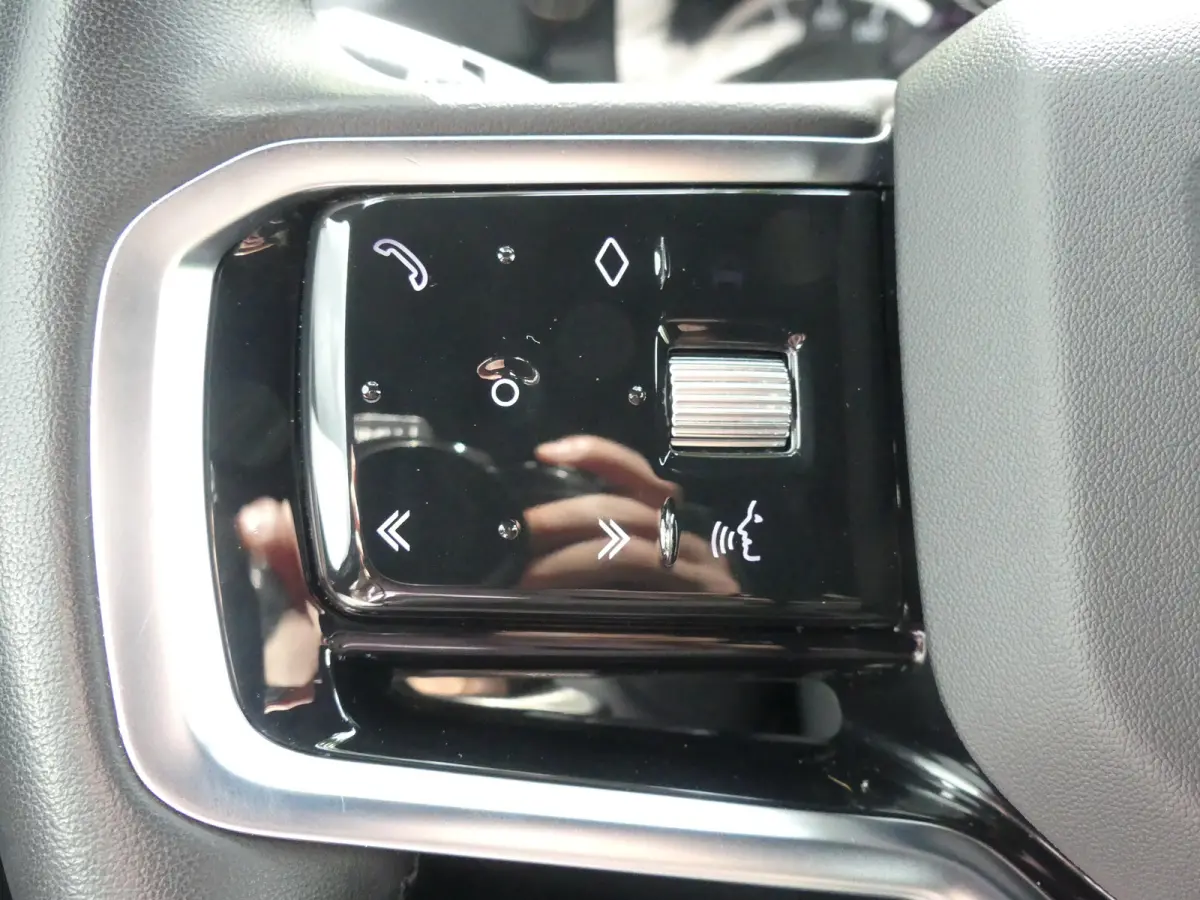 1.5 P300e AWD R-Dynamic S | TREKHAAK | CAMERA | PARKEERSENSOREN V+A | ELEKTRISCHE ACHTERKLEP | NAVI | APPLE CARPLAY / ANDROID AUTO | LMV 18" |