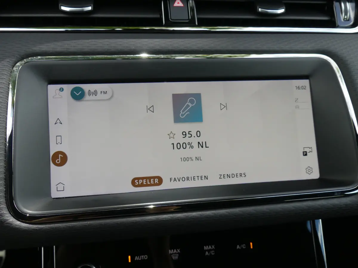 1.5 P300e AWD R-Dynamic S | TREKHAAK | CAMERA | PARKEERSENSOREN V+A | ELEKTRISCHE ACHTERKLEP | NAVI | APPLE CARPLAY / ANDROID AUTO | LMV 18" |