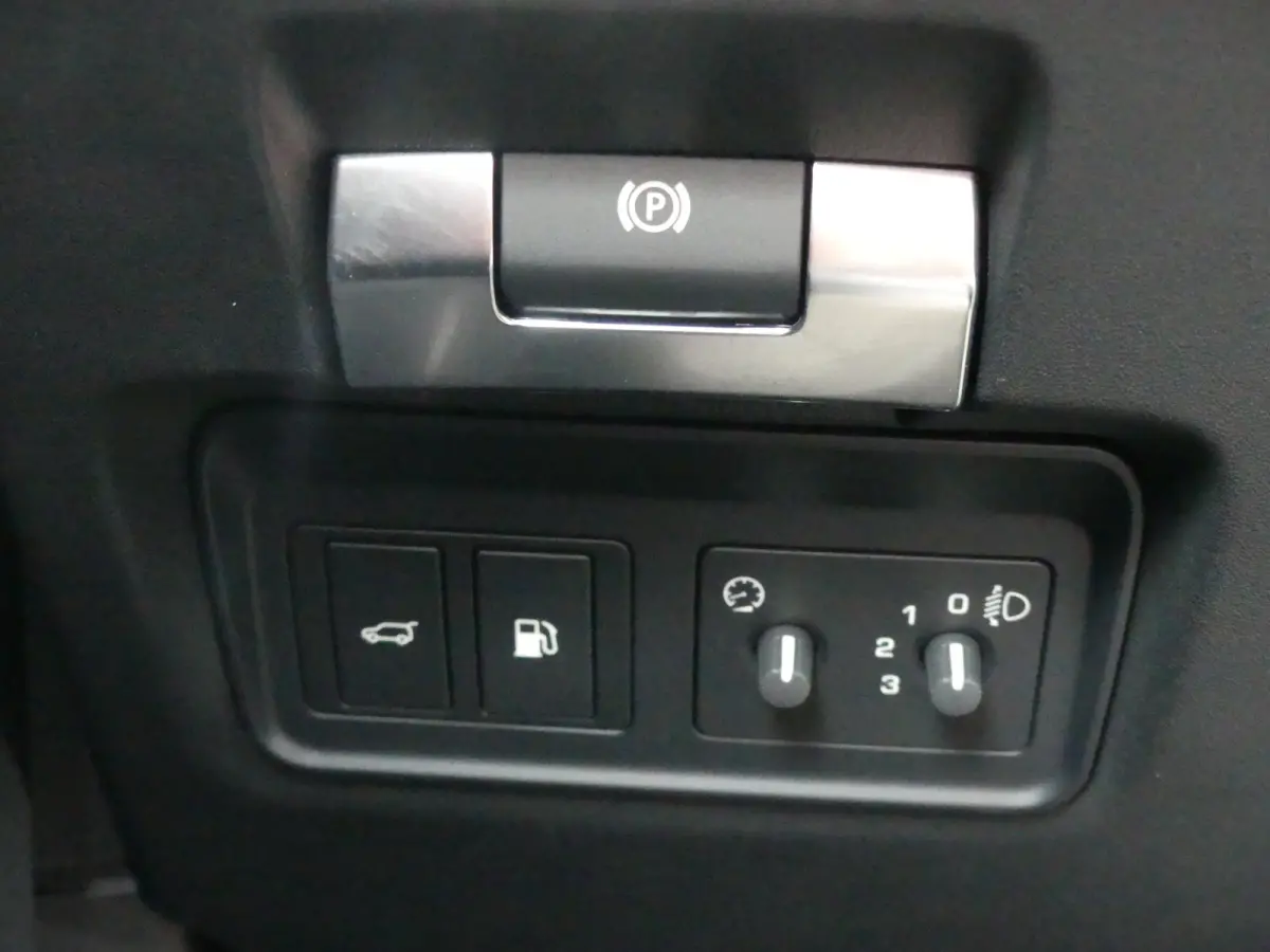 1.5 P300e AWD R-Dynamic S | TREKHAAK | CAMERA | PARKEERSENSOREN V+A | ELEKTRISCHE ACHTERKLEP | NAVI | APPLE CARPLAY / ANDROID AUTO | LMV 18" |