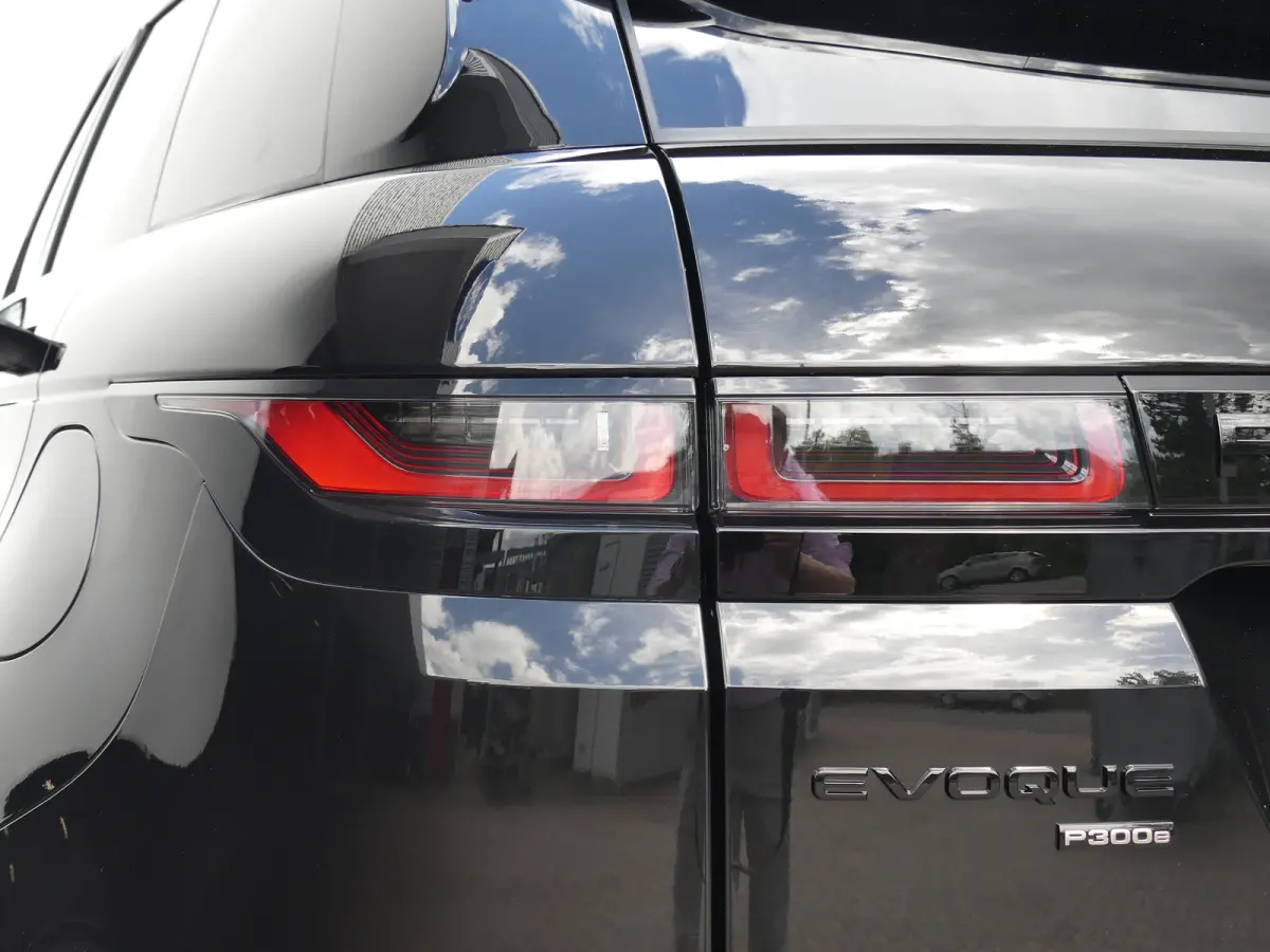 1.5 P300e AWD R-Dynamic S | TREKHAAK | CAMERA | PARKEERSENSOREN V+A | ELEKTRISCHE ACHTERKLEP | NAVI | APPLE CARPLAY / ANDROID AUTO | LMV 18" |