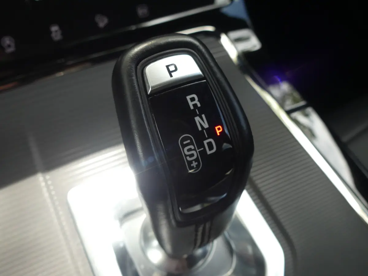 1.5 P300e AWD R-Dynamic S | TREKHAAK | CAMERA | PARKEERSENSOREN V+A | ELEKTRISCHE ACHTERKLEP | NAVI | APPLE CARPLAY / ANDROID AUTO | LMV 18" |