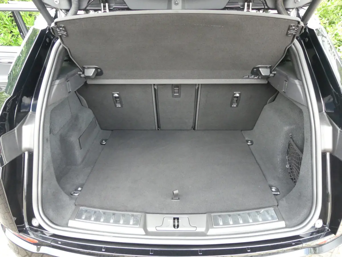 1.5 P300e AWD R-Dynamic S | TREKHAAK | CAMERA | PARKEERSENSOREN V+A | ELEKTRISCHE ACHTERKLEP | NAVI | APPLE CARPLAY / ANDROID AUTO | LMV 18" |