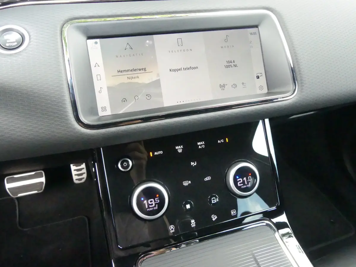 1.5 P300e AWD R-Dynamic S | TREKHAAK | CAMERA | PARKEERSENSOREN V+A | ELEKTRISCHE ACHTERKLEP | NAVI | APPLE CARPLAY / ANDROID AUTO | LMV 18" |