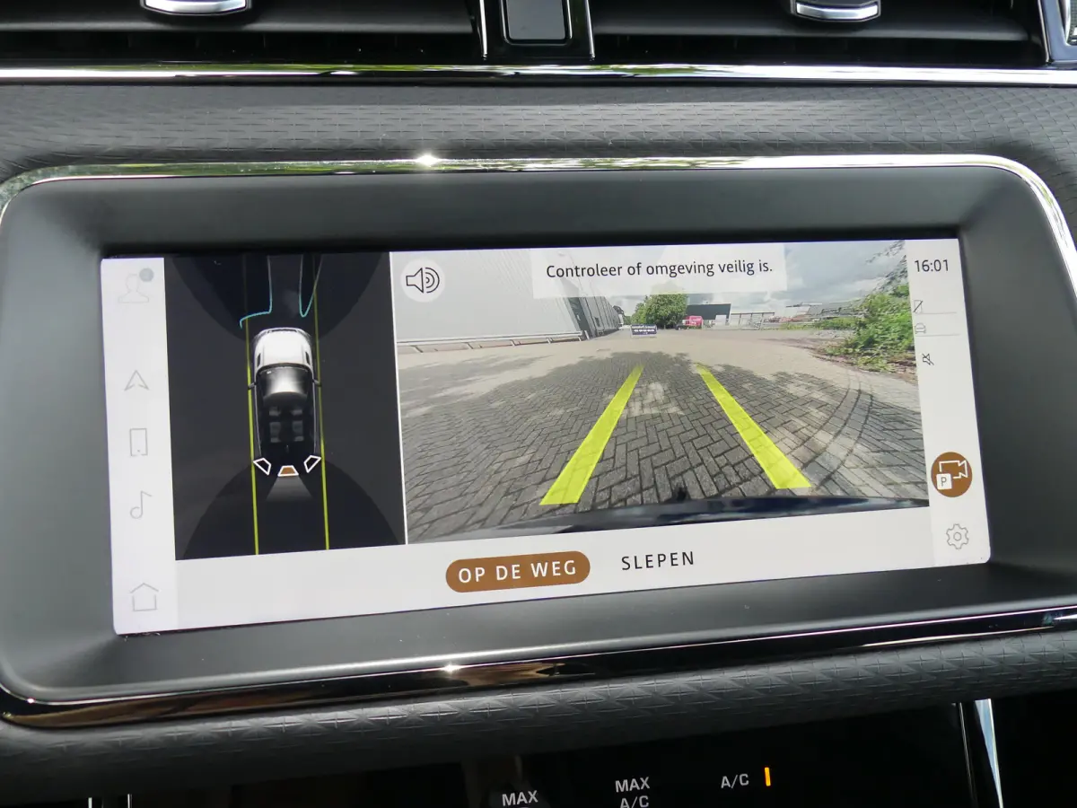 1.5 P300e AWD R-Dynamic S | TREKHAAK | CAMERA | PARKEERSENSOREN V+A | ELEKTRISCHE ACHTERKLEP | NAVI | APPLE CARPLAY / ANDROID AUTO | LMV 18" |