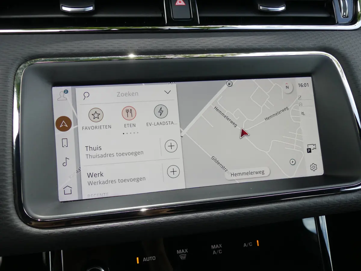 1.5 P300e AWD R-Dynamic S | TREKHAAK | CAMERA | PARKEERSENSOREN V+A | ELEKTRISCHE ACHTERKLEP | NAVI | APPLE CARPLAY / ANDROID AUTO | LMV 18" |