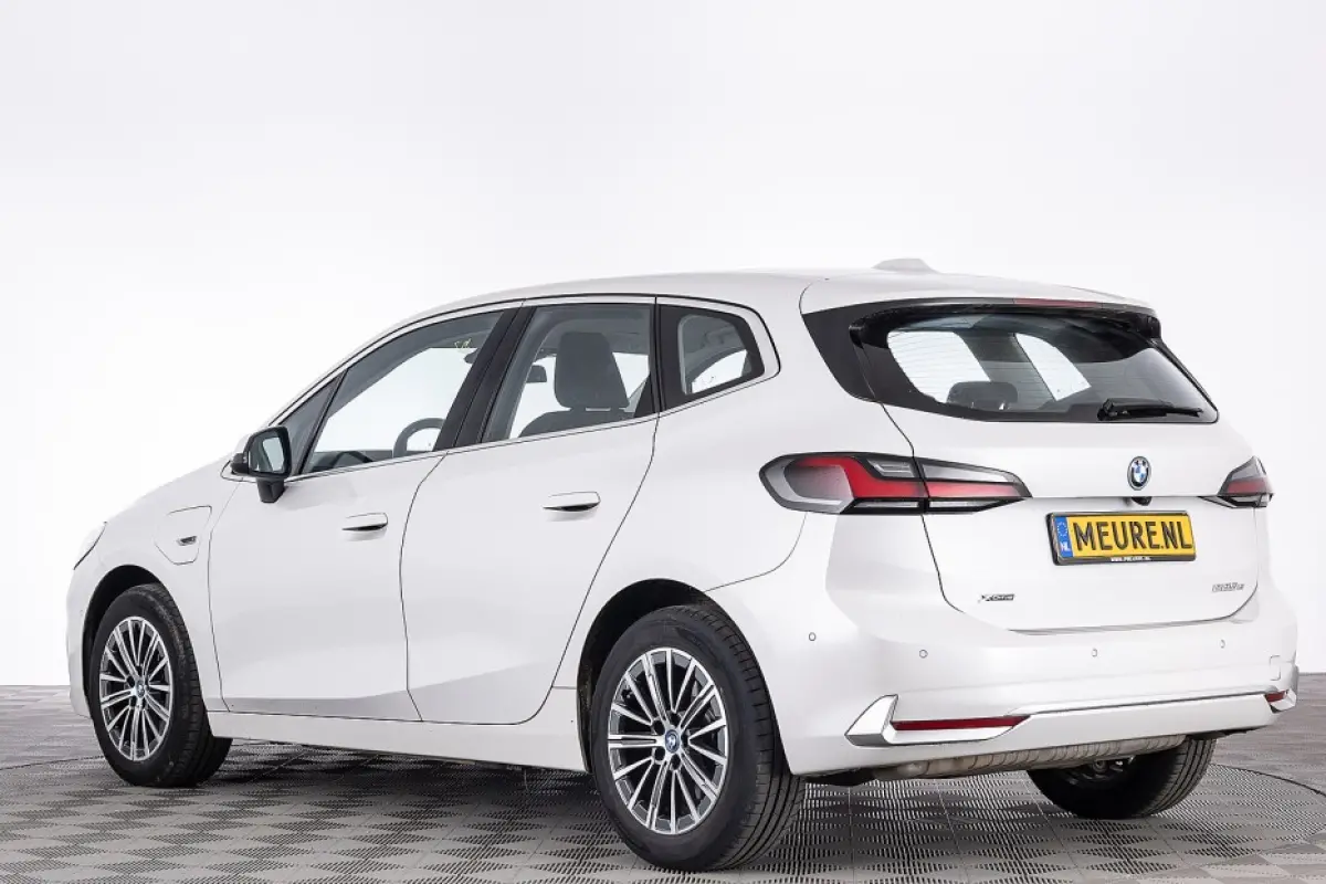225 xDrive Luxury Line | Keyless | Camera