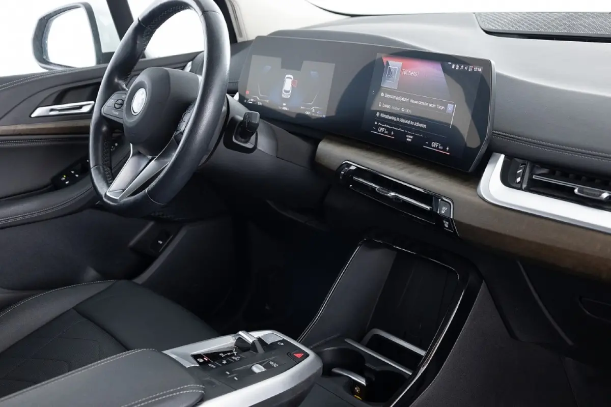 225 xDrive Luxury Line | Keyless | Camera