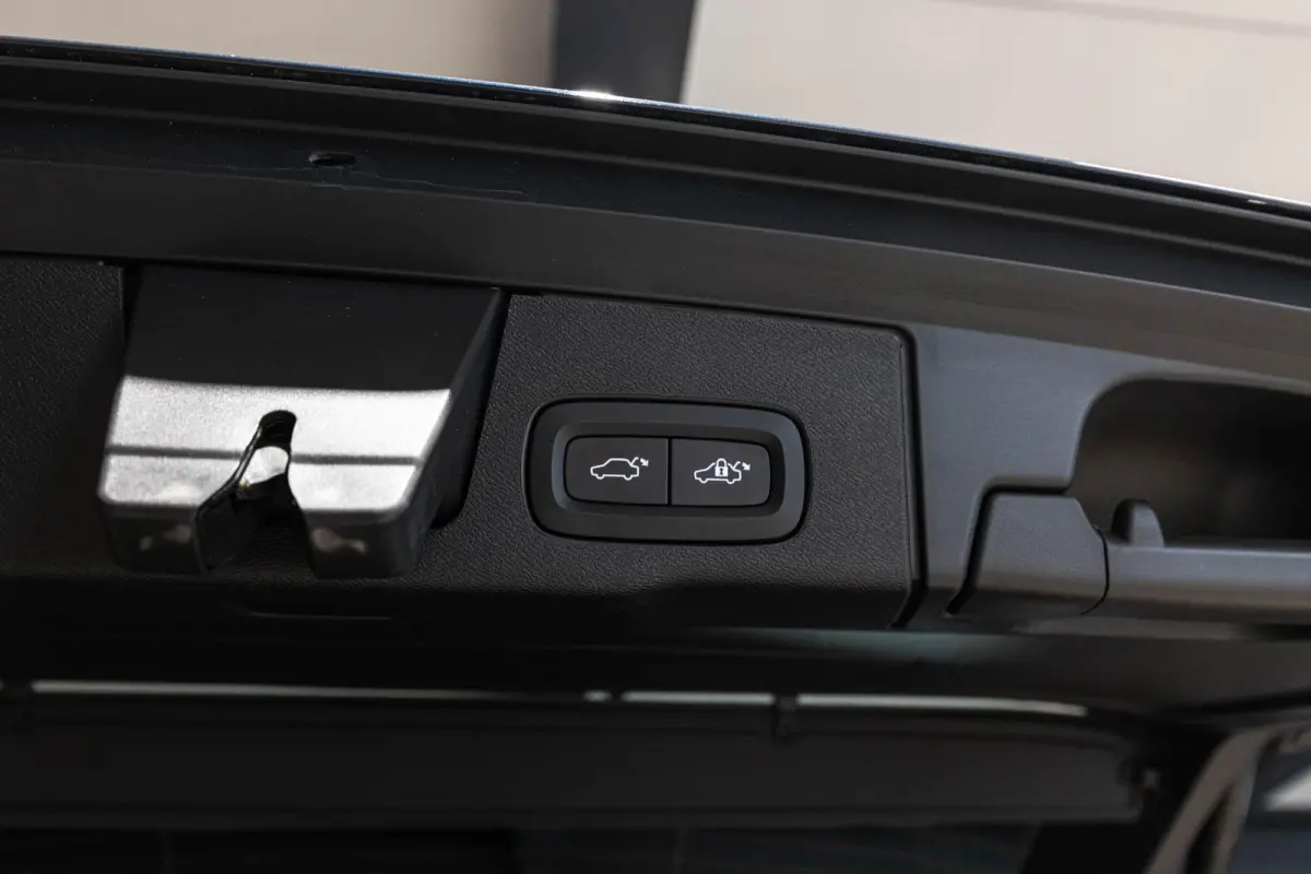 2.0 T6 Plug-in hybrid AWD Essential Edition Bright Schuifdak | Camera