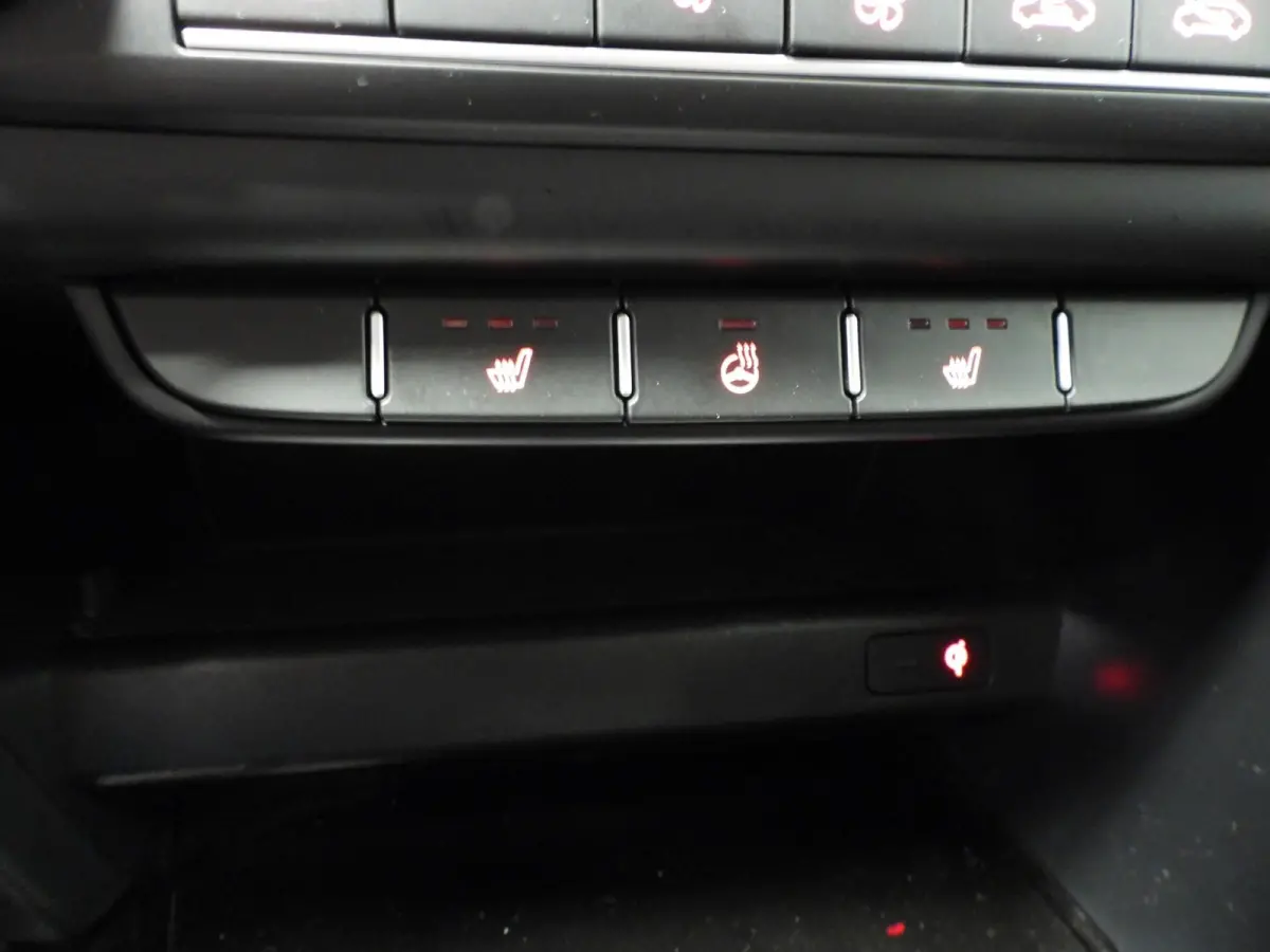 1.6 GDi PHEV Plug-In DynamicPlusLine NAVI/CAMERA/MEMORY/EL.KLEP/18"LMV!