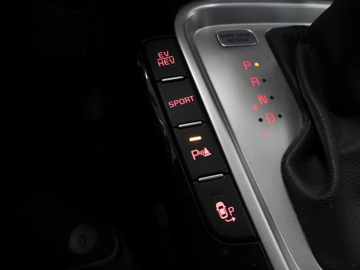 1.6 GDi PHEV Plug-In DynamicPlusLine NAVI/CAMERA/MEMORY/EL.KLEP/18"LMV!