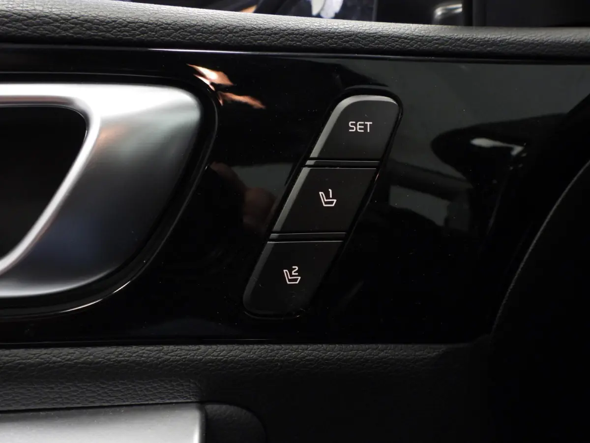 1.6 GDi PHEV Plug-In DynamicPlusLine NAVI/CAMERA/MEMORY/EL.KLEP/18"LMV!