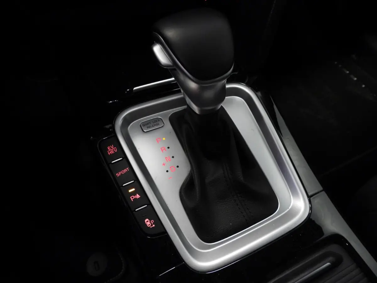 1.6 GDi PHEV Plug-In DynamicPlusLine NAVI/CAMERA/MEMORY/EL.KLEP/18"LMV!