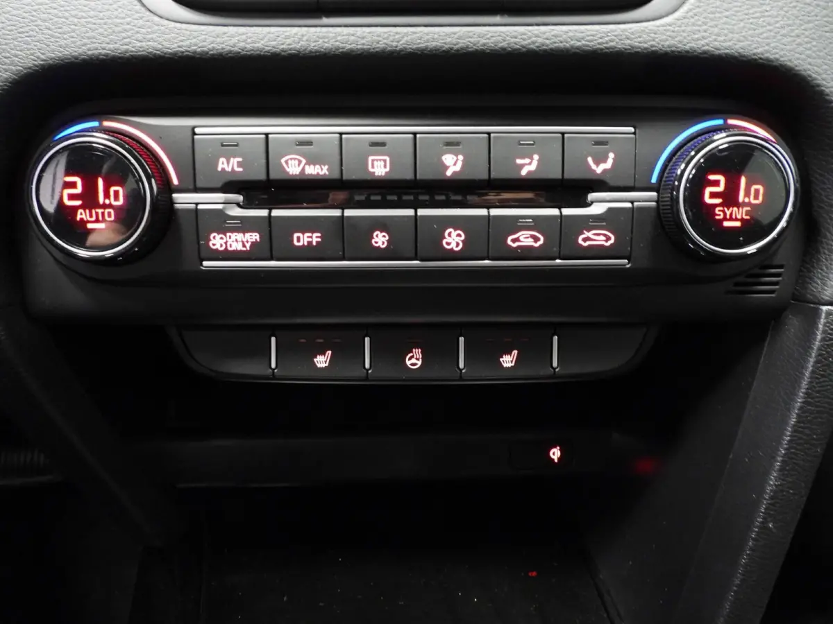 1.6 GDi PHEV Plug-In DynamicPlusLine NAVI/CAMERA/MEMORY/EL.KLEP/18"LMV!