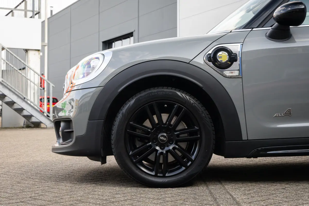 1.5 Cooper ALL4 Chili | PHEV | Pano/schuifdak | Stoelverwarming | Navigatie | Clima | Cruise control | All-season banden | Cruise control | Elektrisch glazen panorama-dak | Extra getint glas